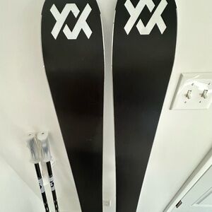Top NOTCH Womans ski set up!! practically new bought jan2024!! Max 28hrs of use